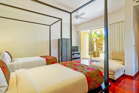 19-5-bedroom-villa-with-private-pool-and-tropical-gardens-in-layan-for-rent-v0066r