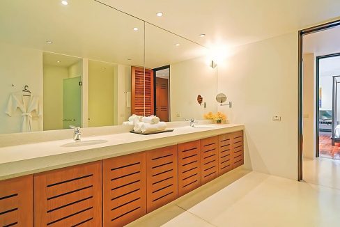 20-5-bedroom-villa-with-private-pool-and-tropical-gardens-in-layan-for-rent-v0066r