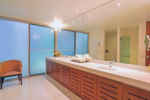 21-5-bedroom-villa-with-private-pool-and-tropical-gardens-in-layan-for-rent-v0066r