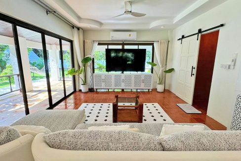 20-pool-villa-with-basketball-court-for-rent-in-pa-khlok-v0127