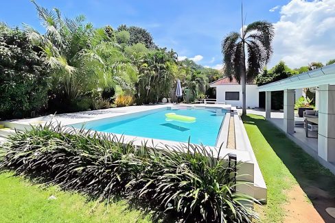 04-stunning-5-bedroom-pool-villa-for-sale-in-rawai-phuket-v0167