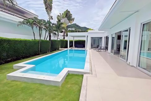 04-stunning-pool-villa-for-sale-in-serene-rawai-phuket-v0178