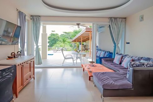 09-beachfront-villa-for-sale-in-rawai-phuket-v0174