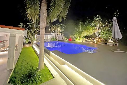 20-stunning-5-bedroom-pool-villa-for-sale-in-rawai-phuket-v0167