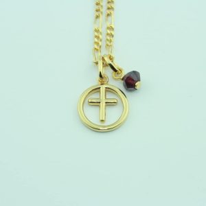 Birthstone januar: Granat vedhæng med birth cross halskæde i forgyldt sølv.