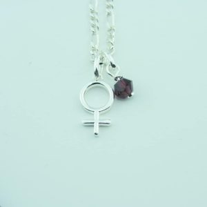 Birthstone januar: Granat vedhæng med Girl halskæde i sølv.