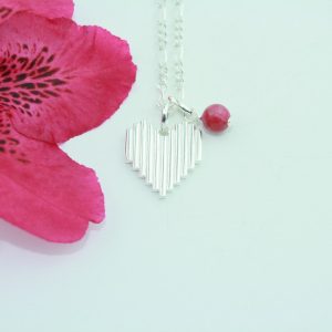 Heart Rock vedhæng i sølv med rubin vedhæng