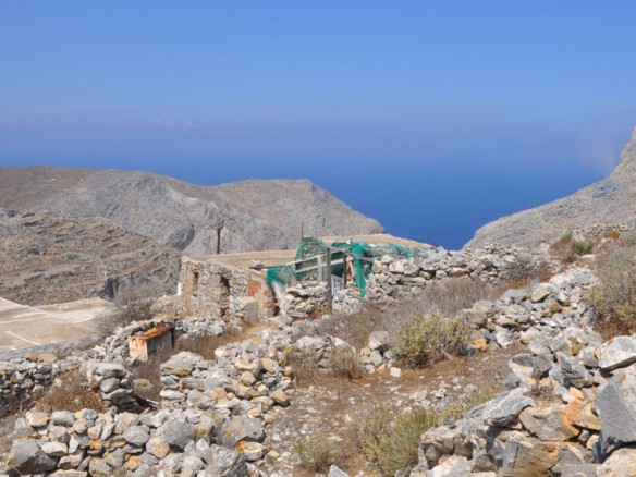 Land with fantastic views in Tholaria