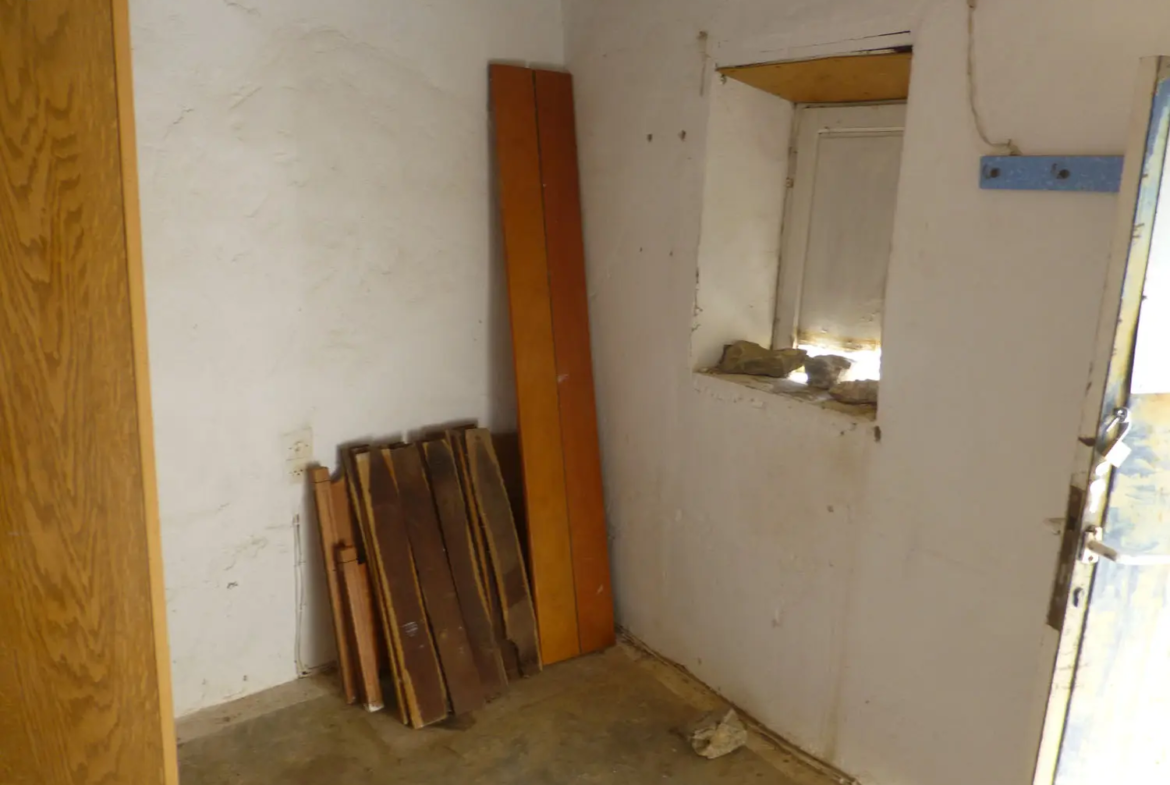 Charmy house in Tholaria