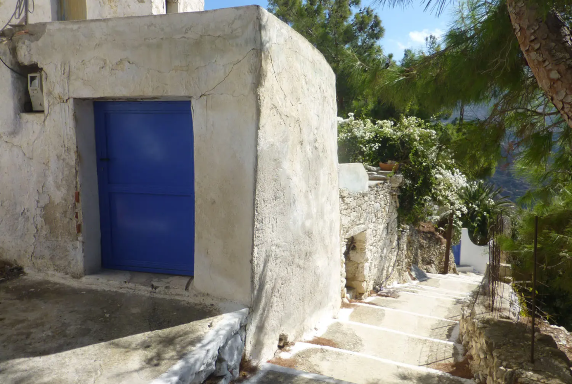 Charmy house in Tholaria