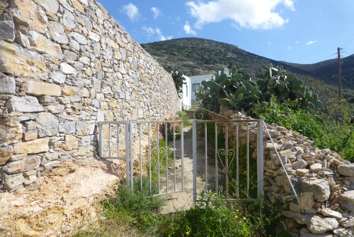 The entrance to the property