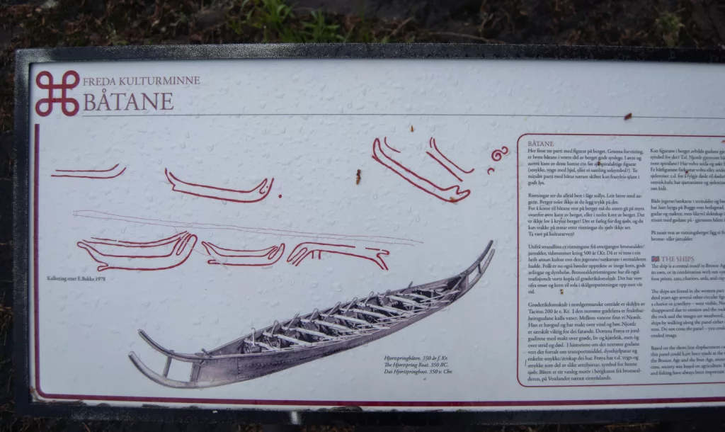 Photograph of an information sign about the petroglyphs at Bogge.