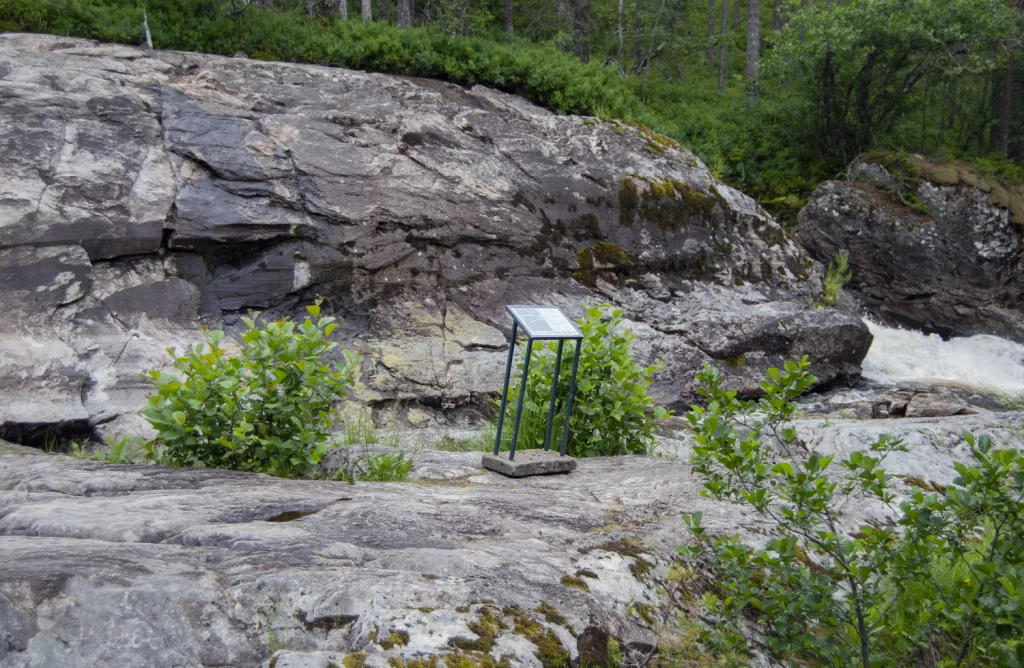 Photograph of petroglyphs at Bøla.