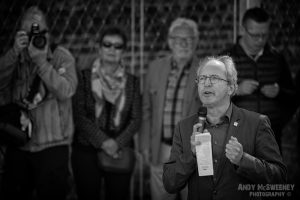 Black and white portrait of the mare giving a speech in Brugge during the opening ceremony of the Triënnale, 2015