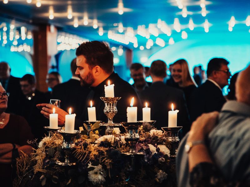 Reception og netværks event med stemningsfuld belysning og dekoration hos Anthonys Festudlejning på Fyn