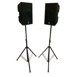 Lydanlæg med højtalere på stativ til fest og event udlejning på Fyn