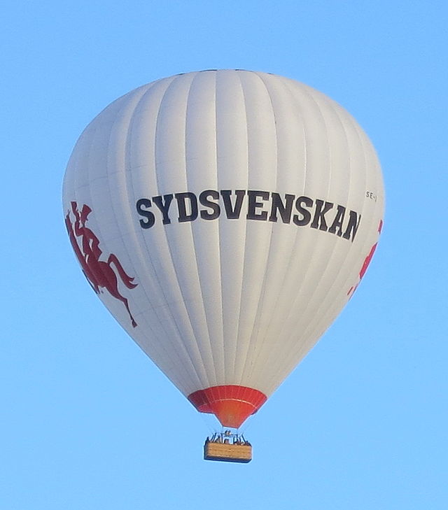 Ballong med punka. Wikimedia.