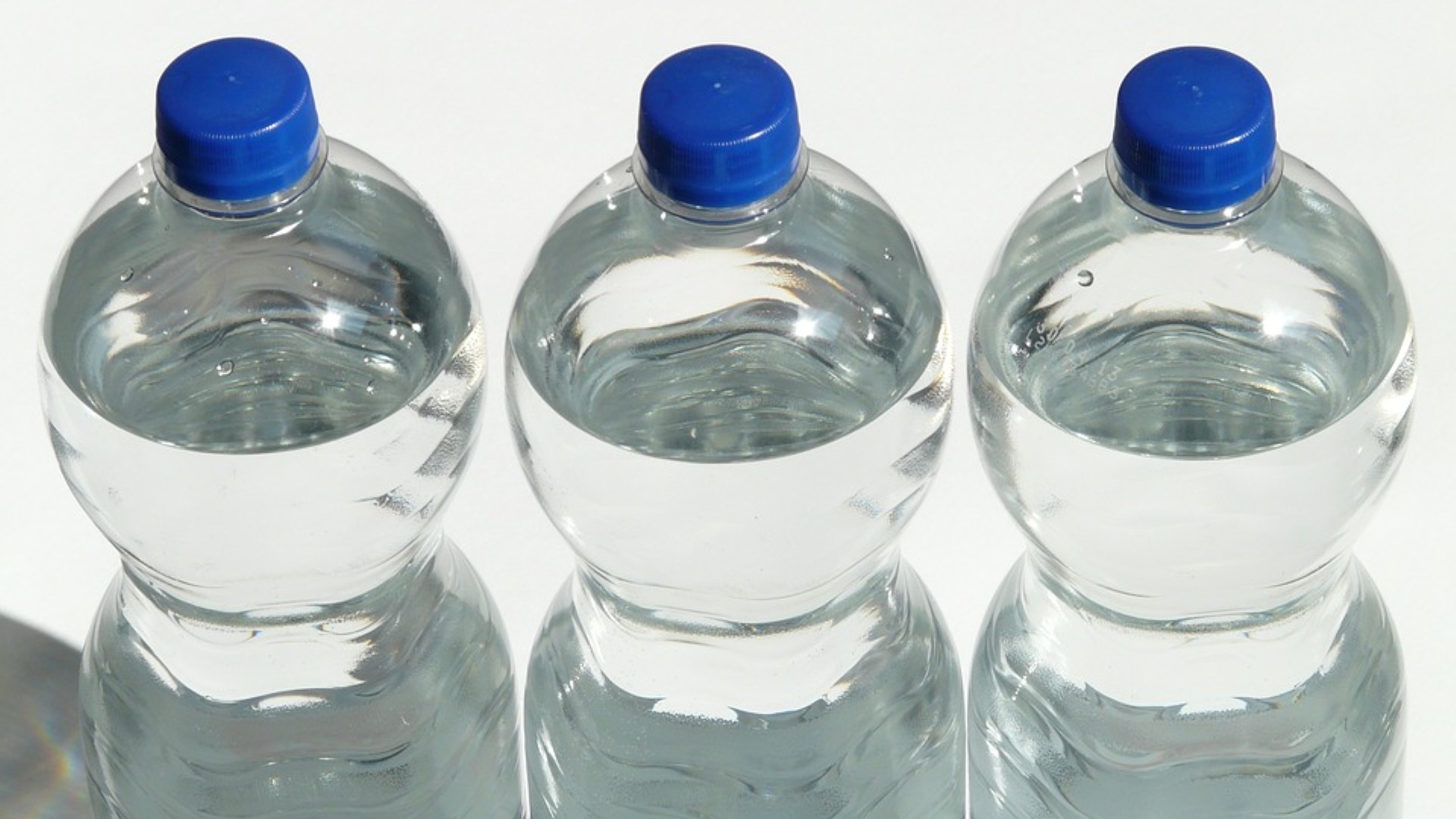 How much does bottled water cost us and the ecological footprint