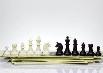 Quanto tempo e sforzo richiede aprire un conto? Confronto tra operatori innovativi e tradizionali