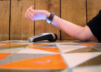 Crescono i pagamenti wearable, accordo Nexi – SwatchPay