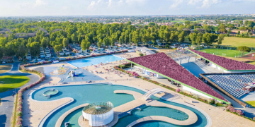 Vacanze 2025 all’insegna del benessere in acqua e delle avventure fuori porta
