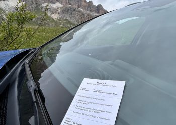 Dall’interruzione visiva al download: boom di successo per la campagna di guerrilla marketing di Mountain Maps in Val di Fassa