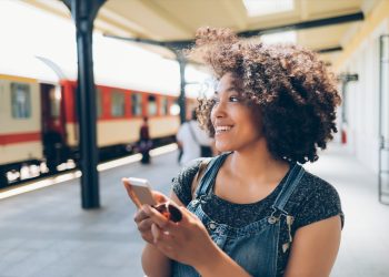 Trainline: l’estate 2025 è all’insegna del treno. Crescono le prenotazioni verso il Sud e le località balneari, +511% per Riccione