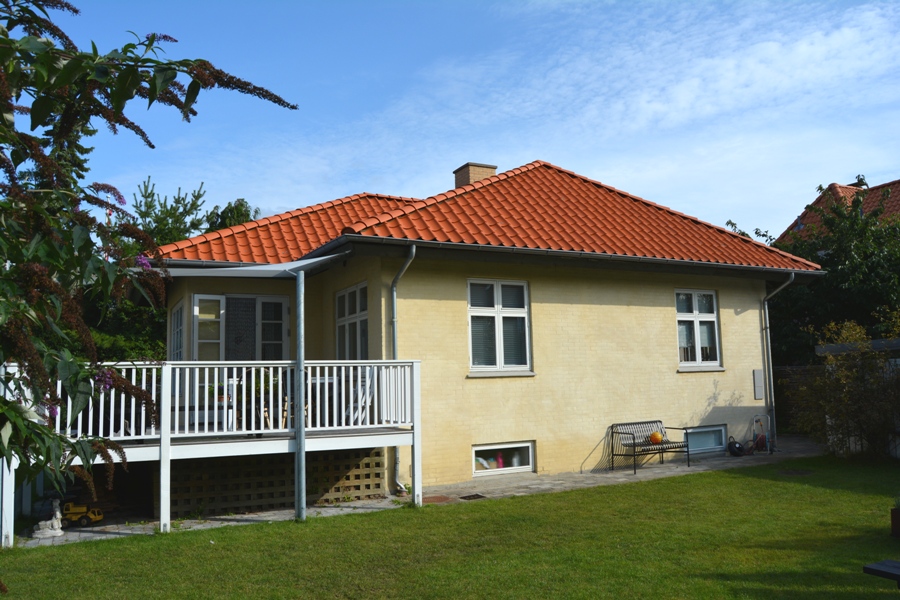 Stilskifte, facaderenovering og køkkenombygning i bungalow - Arkinaut Aps 01