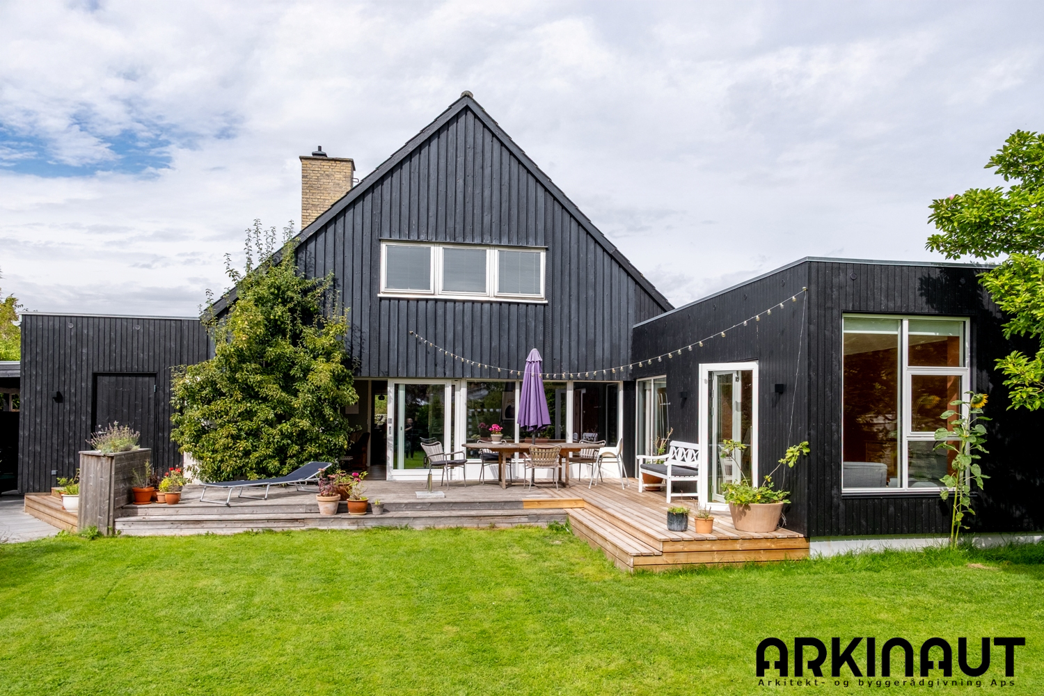 To tilbygninger i sort træbeklædning, superwood - Arkinaut Arkitekt- og byggerådgivning aps 1