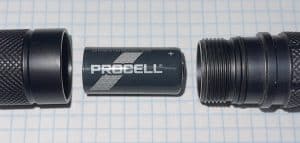 CR123 batteri Duracell Procell ved lygtecap