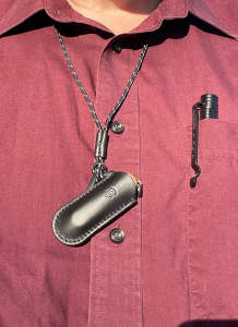 Victorinox 4.0670.3 læderhylster med snørre til 58 mm SD knive, sort