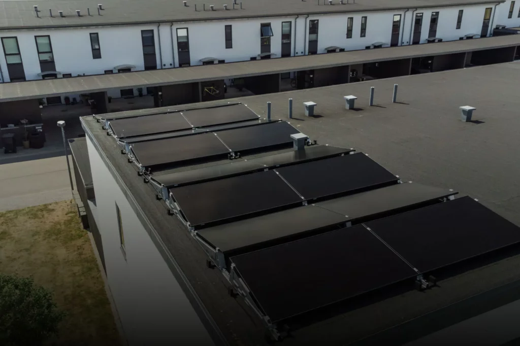 Produktvisning af solceller til Erhverv - billede af tage fra Agergaardshaven