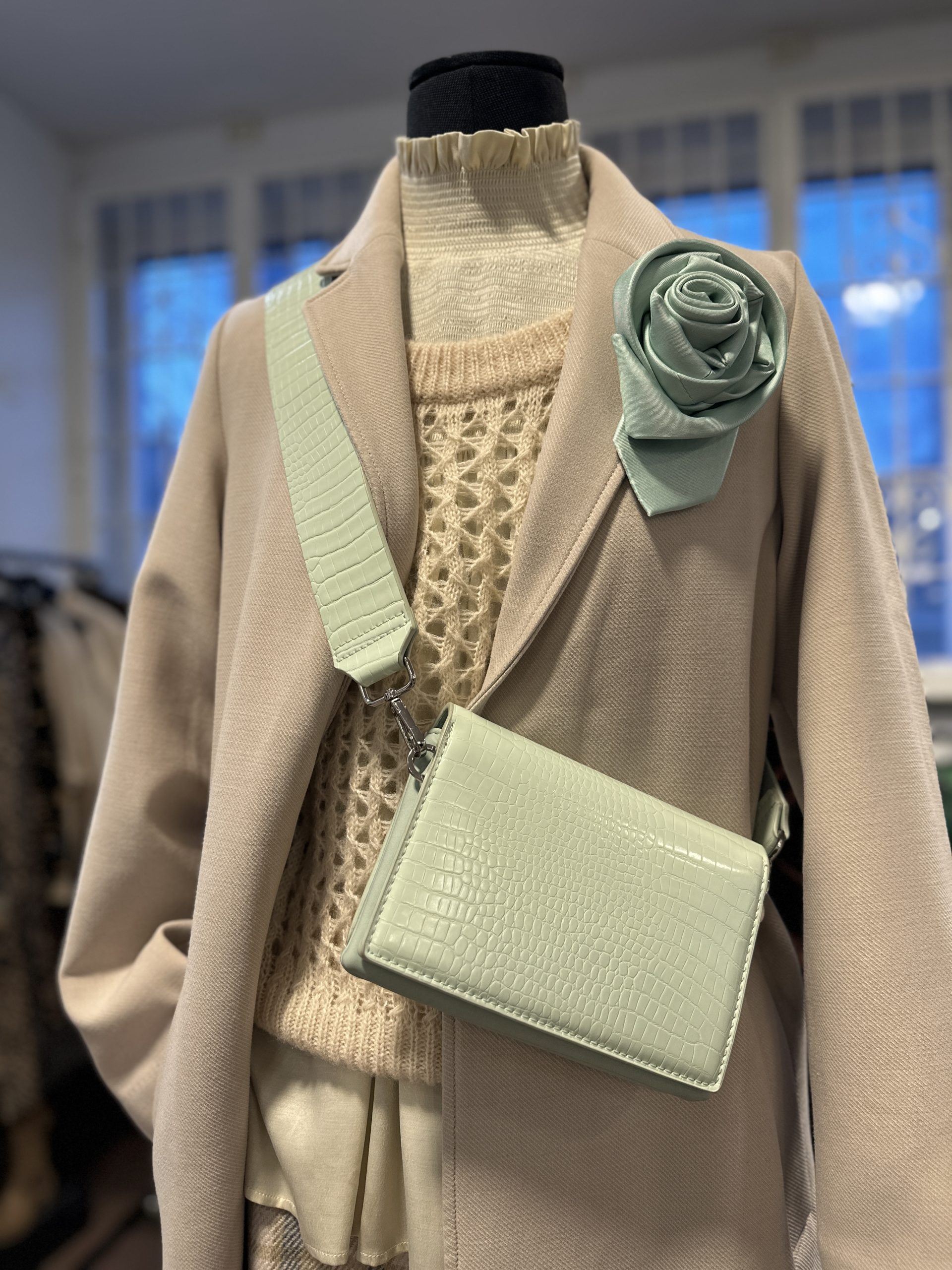 Sustainable Fashion Meets Memory - Artten gallery