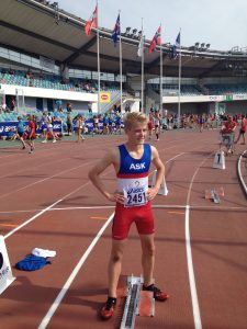 Jesper Jensen klar til start under fjorårets stevne på 300 m hekk