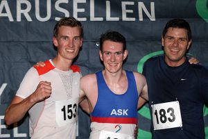 De tre beste i herreklassen. Magnus Enes Heggøy flankeres av Mats Mollandsøy (t.v.) og Robert Hisdal. Foto: Tom Roger Johansen.