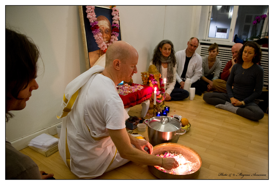 Eddie Stern in the shala of Astanga Yoga Copenhagen