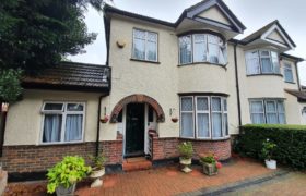 4 Bedroom Semi-Detached House in Harrow, HA3