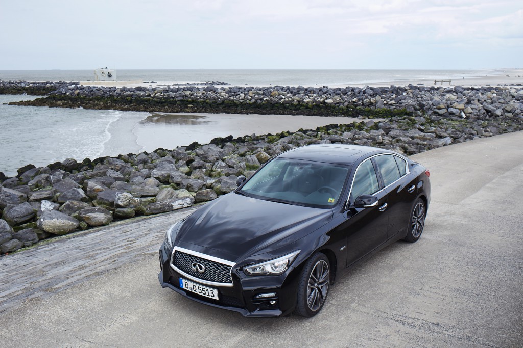 Infiniti Q50S Hybrid AWD 5