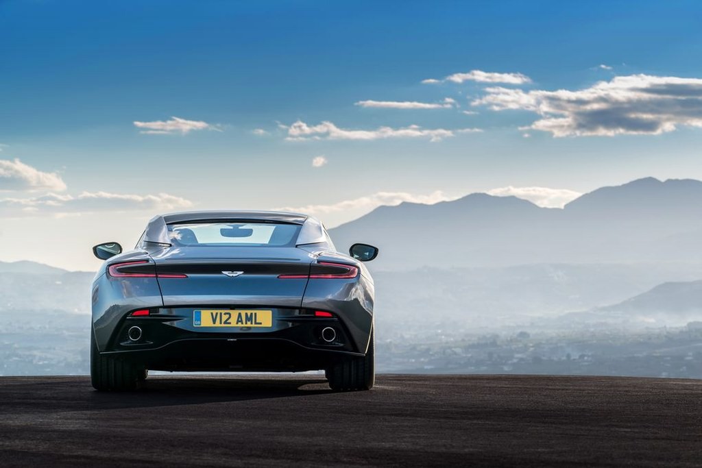 aston-martin-db11-004