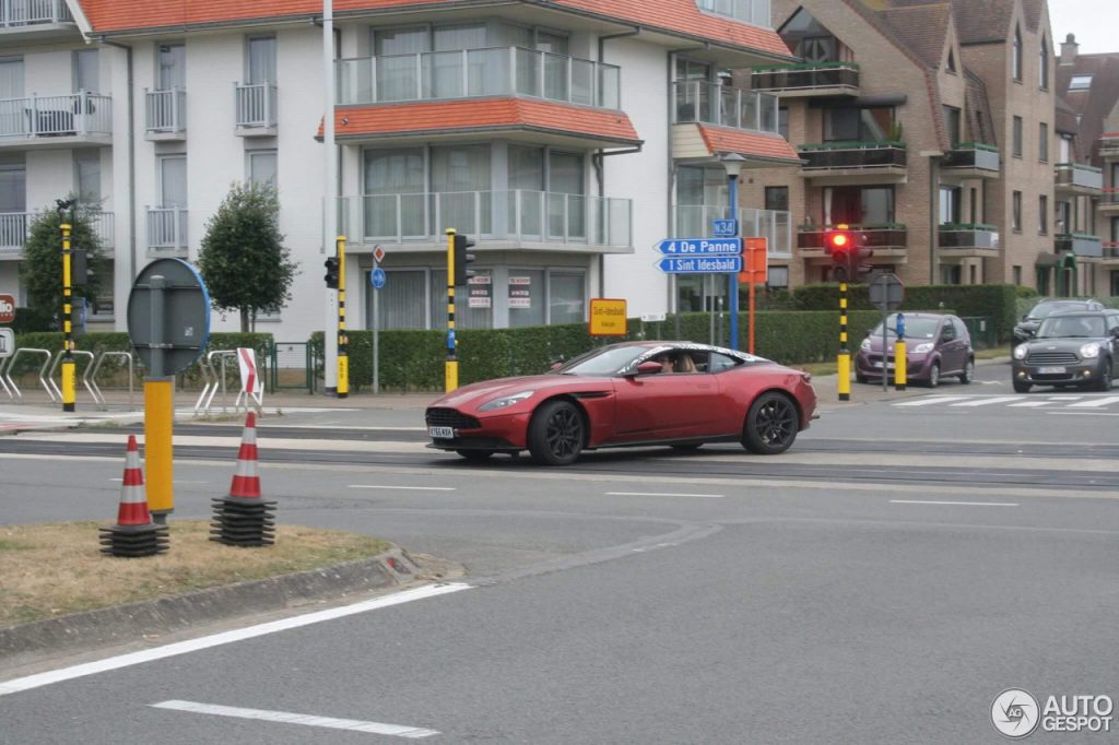 Aston Martin DB11 in koksijde