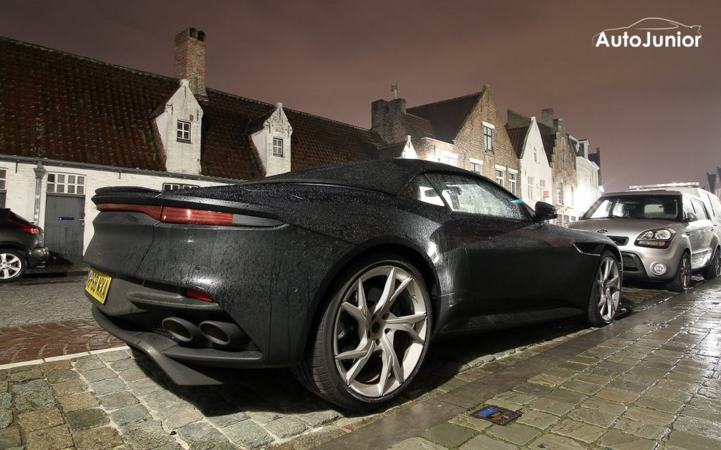 DBS Superleggera Volante