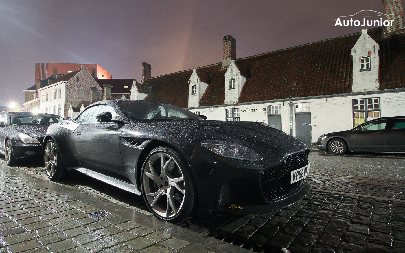 DBS Superleggera Volante