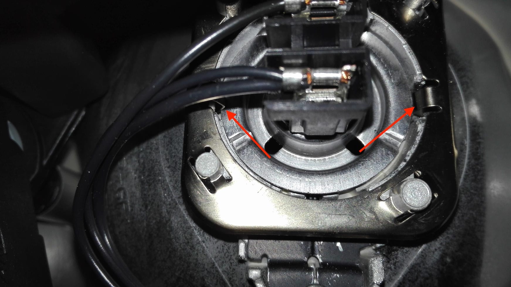 How to replace the headlight bulb in a Vauxhall Corsa D Auto Repair Focus