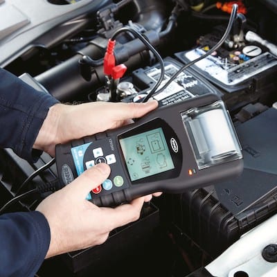 Automotive aftermarket recharged with 12V and 24V battery analyser