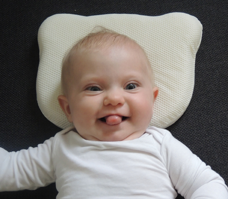 Ergonomisk Babypude i silikoneskum - Sov bedre med Baby Cloud