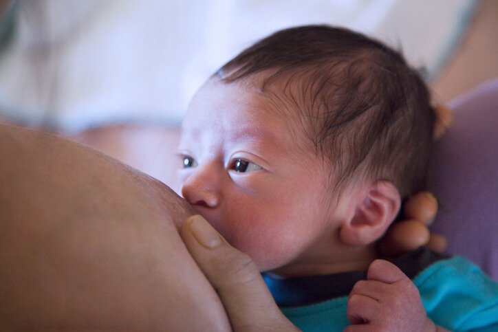 Bløder fra brystvorten - baby har for lille mund om brystvorten og laver sår og skader