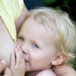 Ammenedtrapning, hvornår? større baby der spiser bryst