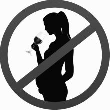 Mærke på alkohol med frarådes gravide - gravid kvinde der drikker vin med en streg hen over