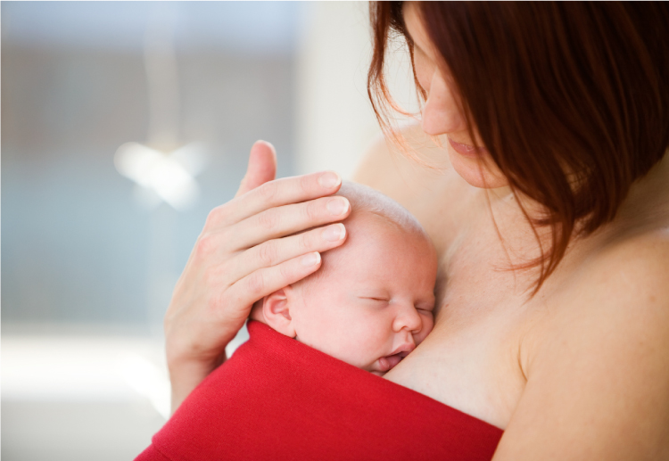 Hud mod hud kontakt - mor og baby