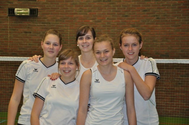 damesbadminton dames maijes badmintonteam halle '86 badminton De Bres ladies BTH '86 Sportcomplex De Bres